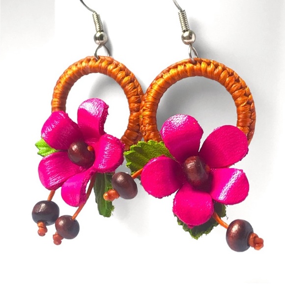 New! HANDMADE HANDCRAFTED GENUINE LEATHER DANGLE FLOWER EARRINGS - Picture 2 of 2